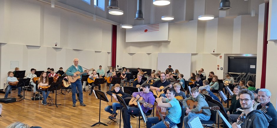 Öffentliche Abschlussprobe des Junior-Gitarrenorchesters der Musikschule HSK